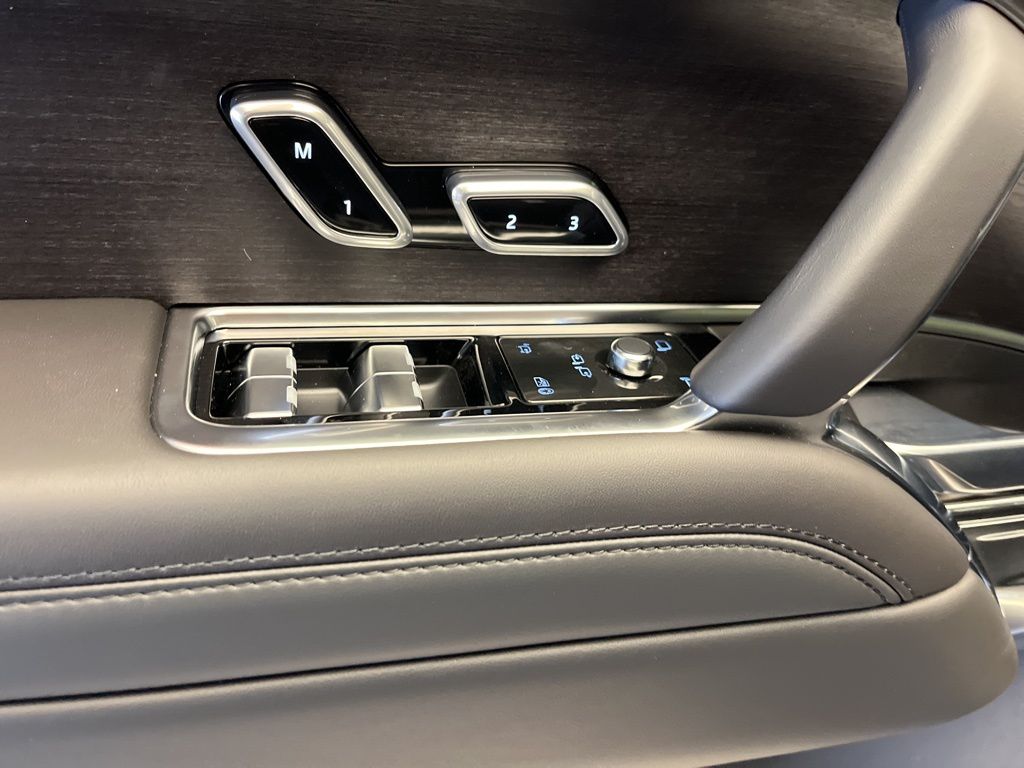 Thumbnail: 2026 Land Rover Range Rover - 12