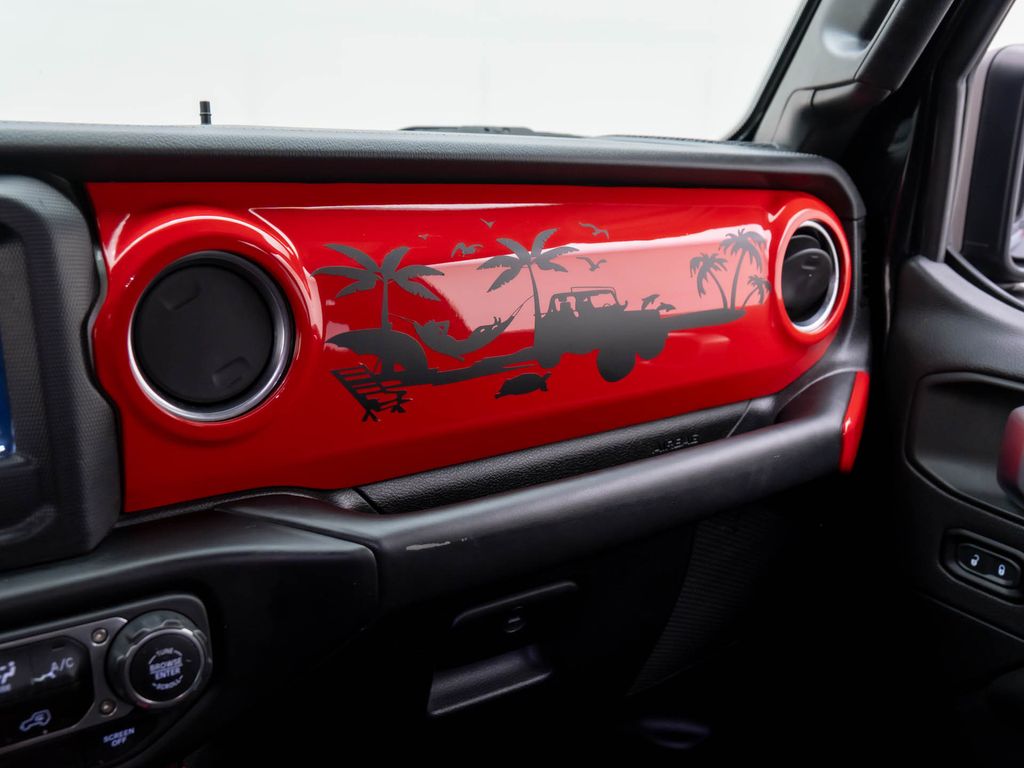 2020 Jeep Wrangler Unlimited Sahara photo