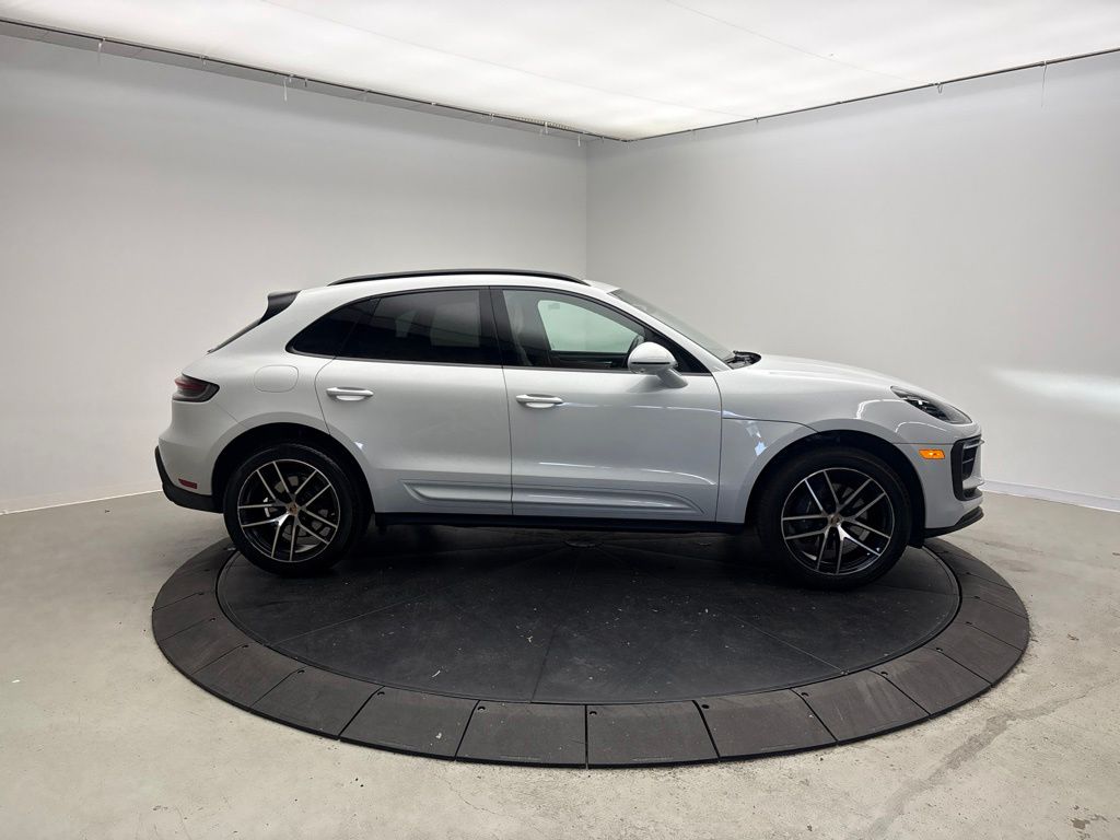 Thumbnail: 2023 Porsche Macan - 6