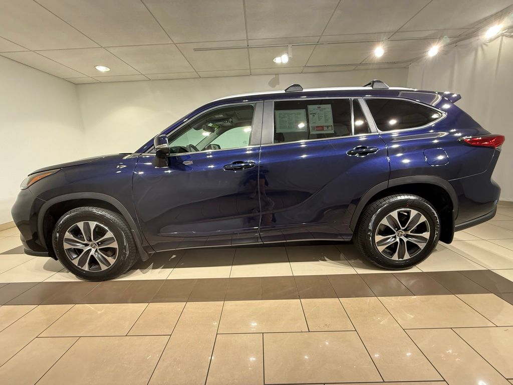 Thumbnail: 2023 Toyota Highlander - 2