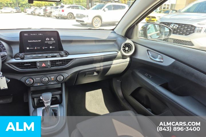 2024 Kia Forte LX photo 21
