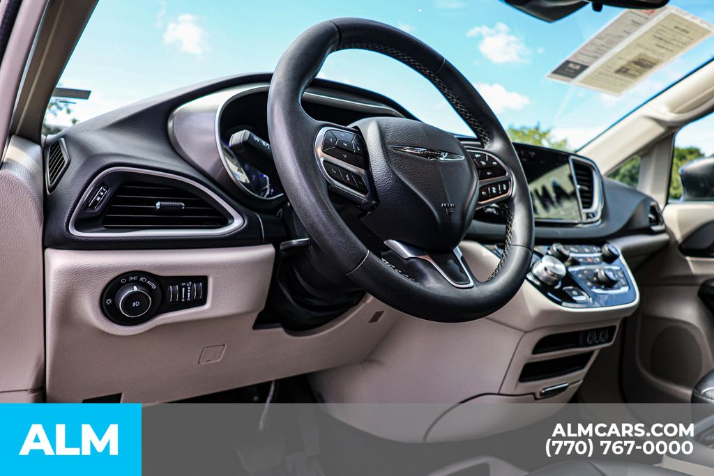 2023 Chrysler Pacifica Touring L photo 28