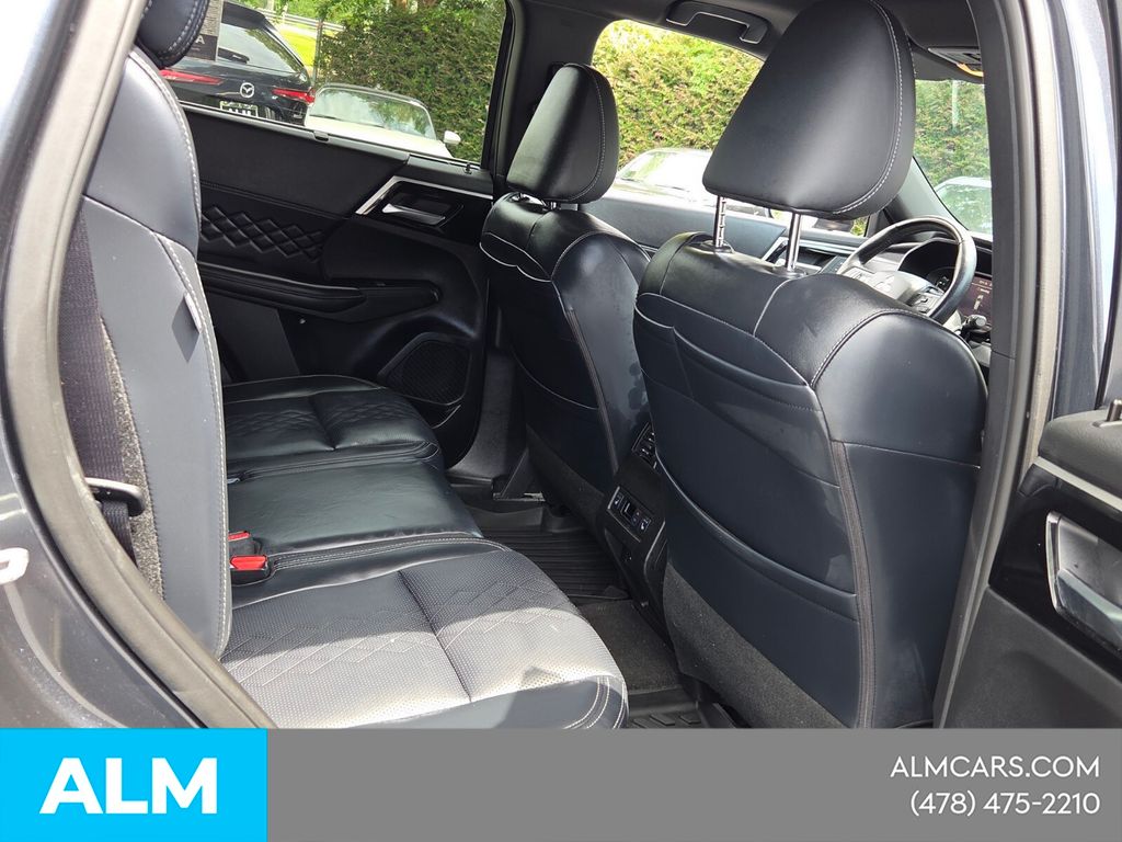 Used 2024  Mitsubishi SEL image 15