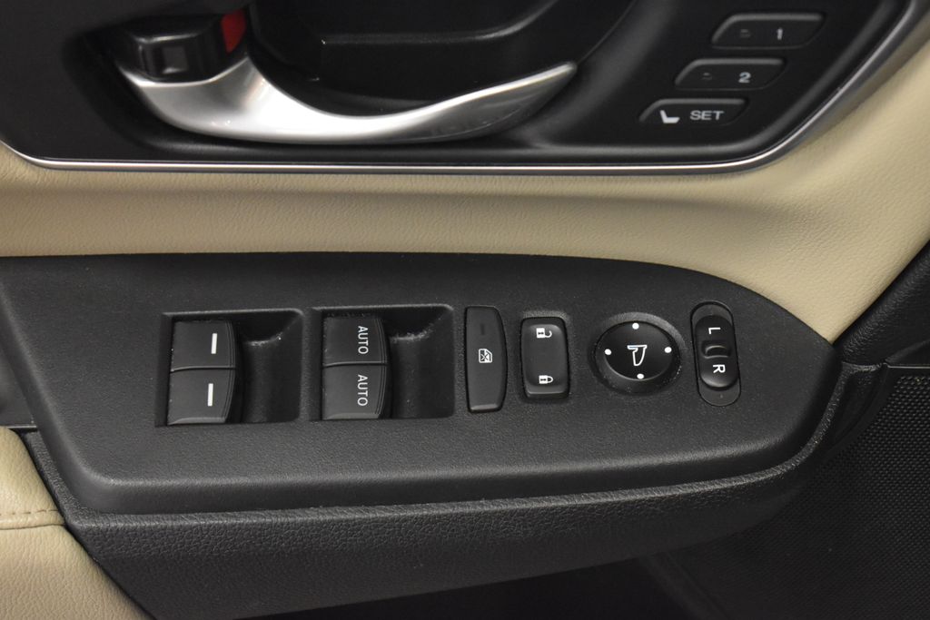 Thumbnail: 2019 Honda CR-V - 15