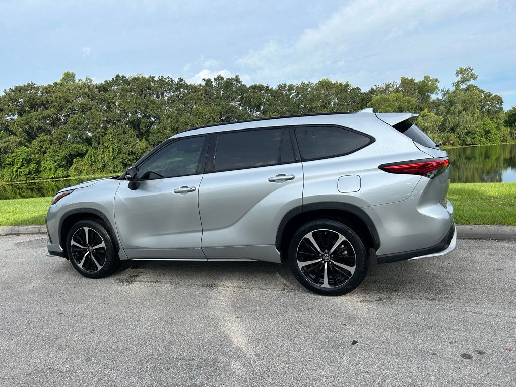 Thumbnail: 2022 Toyota Highlander - 3