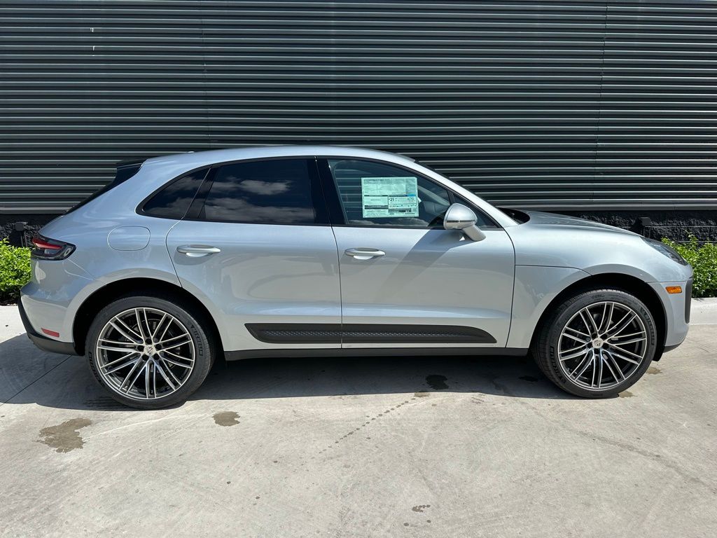 2025 Porsche Macan  8