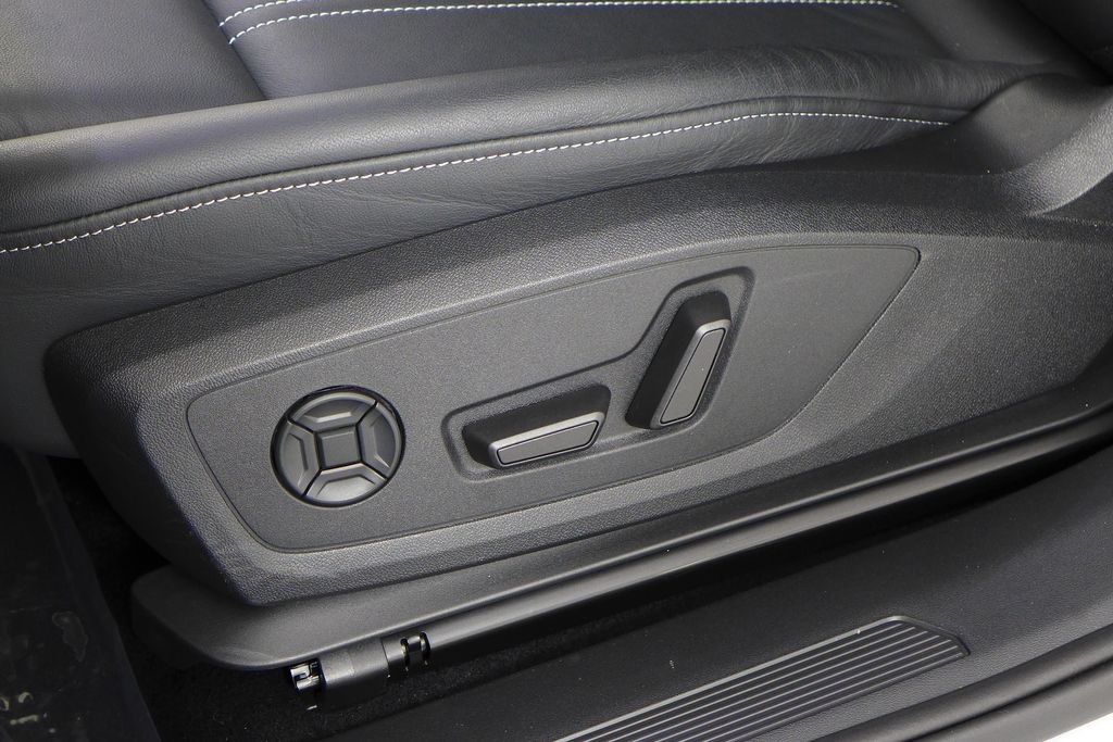 Thumbnail: 2023 Audi Q4 e-tron - 23