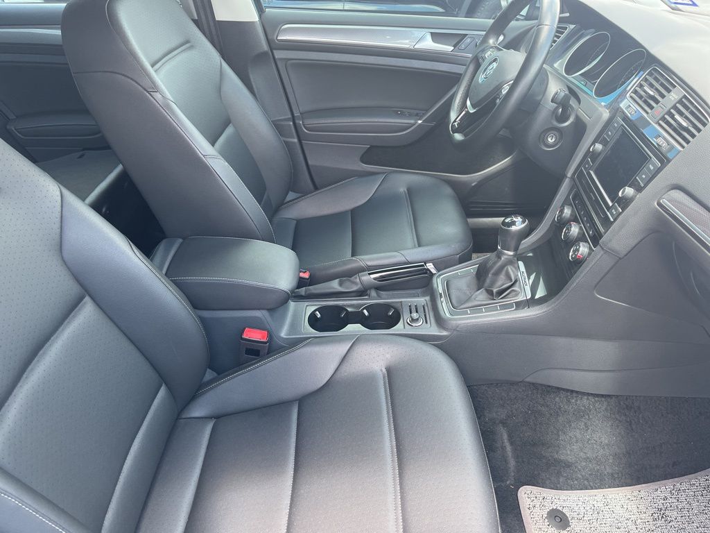 Thumbnail: 2019 Volkswagen Golf - 4