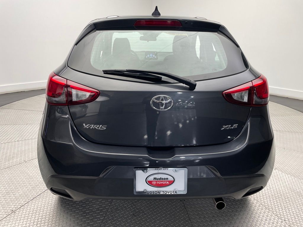 2020 Toyota Yaris XLE 6