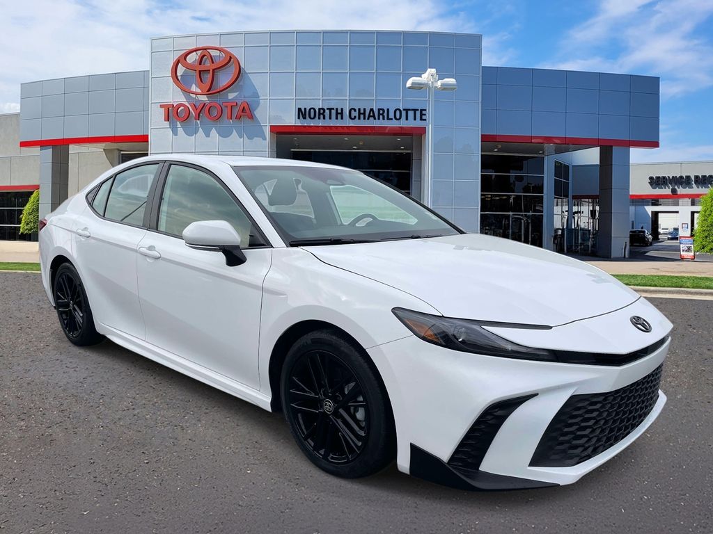 2025 Toyota Camry SE FWD
