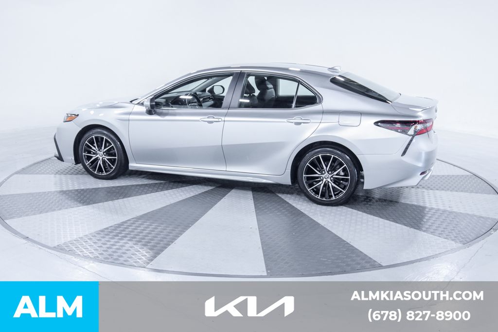 2023 Toyota Camry SE photo 5