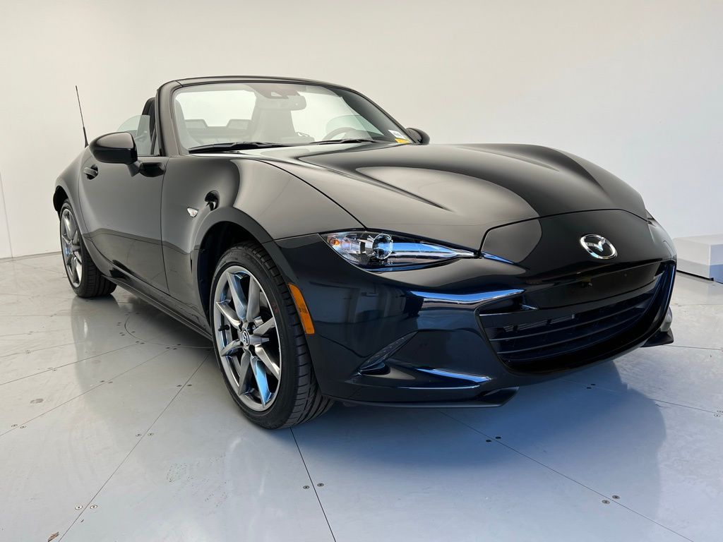 2023 Mazda MX-5 Miata Grand Touring 3