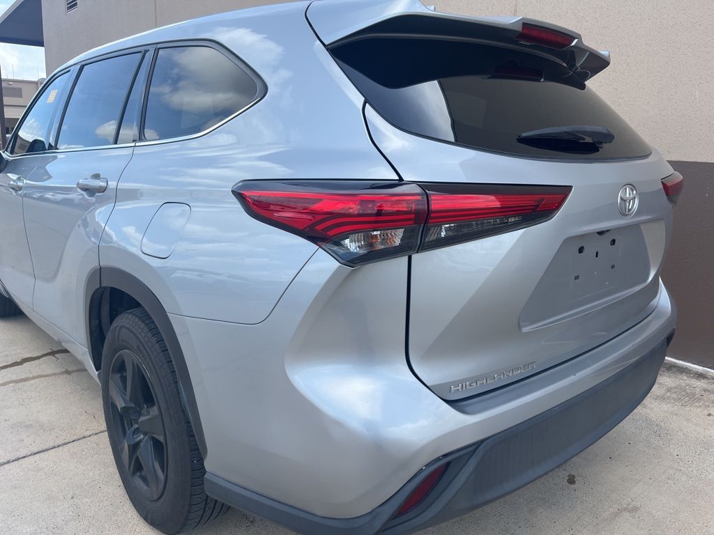 Thumbnail: 2020 Toyota Highlander - 8
