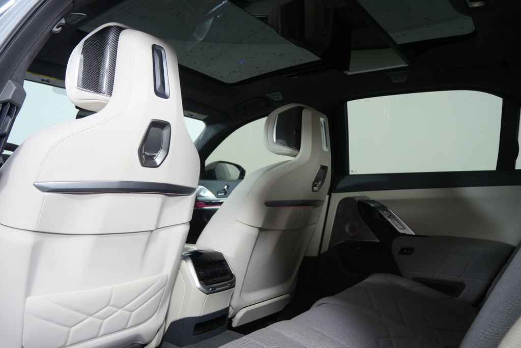 Thumbnail: 2023 BMW 7 Series - 23