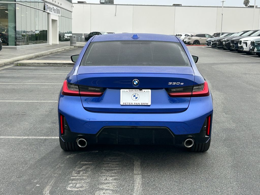 Thumbnail: 2023 BMW 3 Series - 4