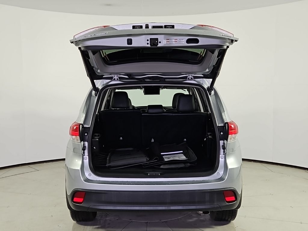 Thumbnail: 2017 Toyota Highlander - 10