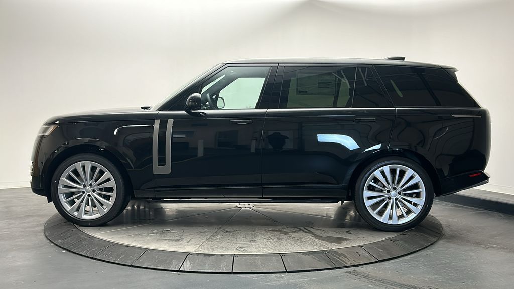 2025 Land Rover Range Rover SE 2