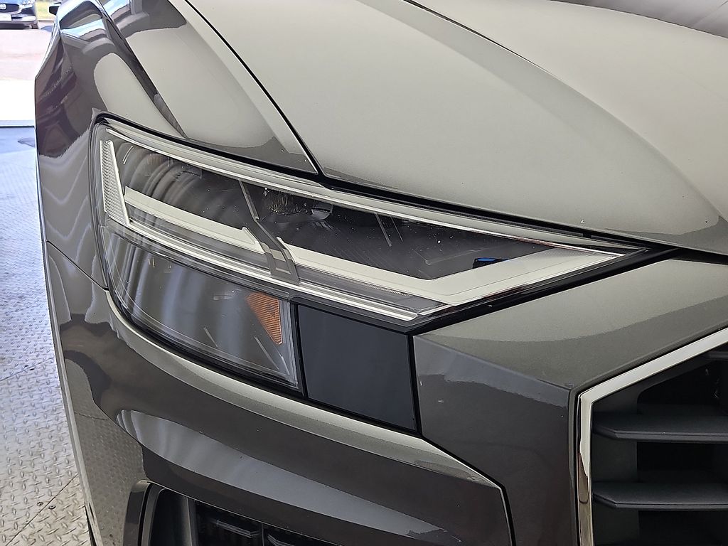 Thumbnail: 2021 Audi Q8 - 10