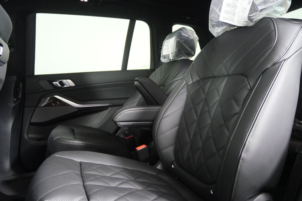 Thumbnail: 2026 BMW X7 - 16