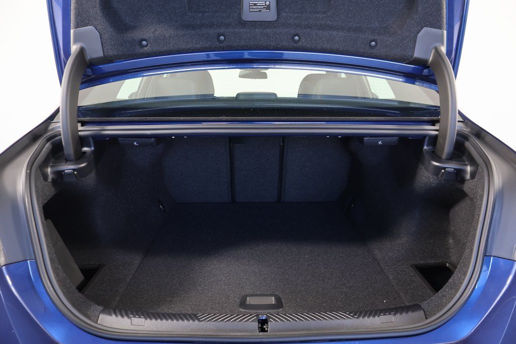 Thumbnail: 2026 BMW i5 - 8
