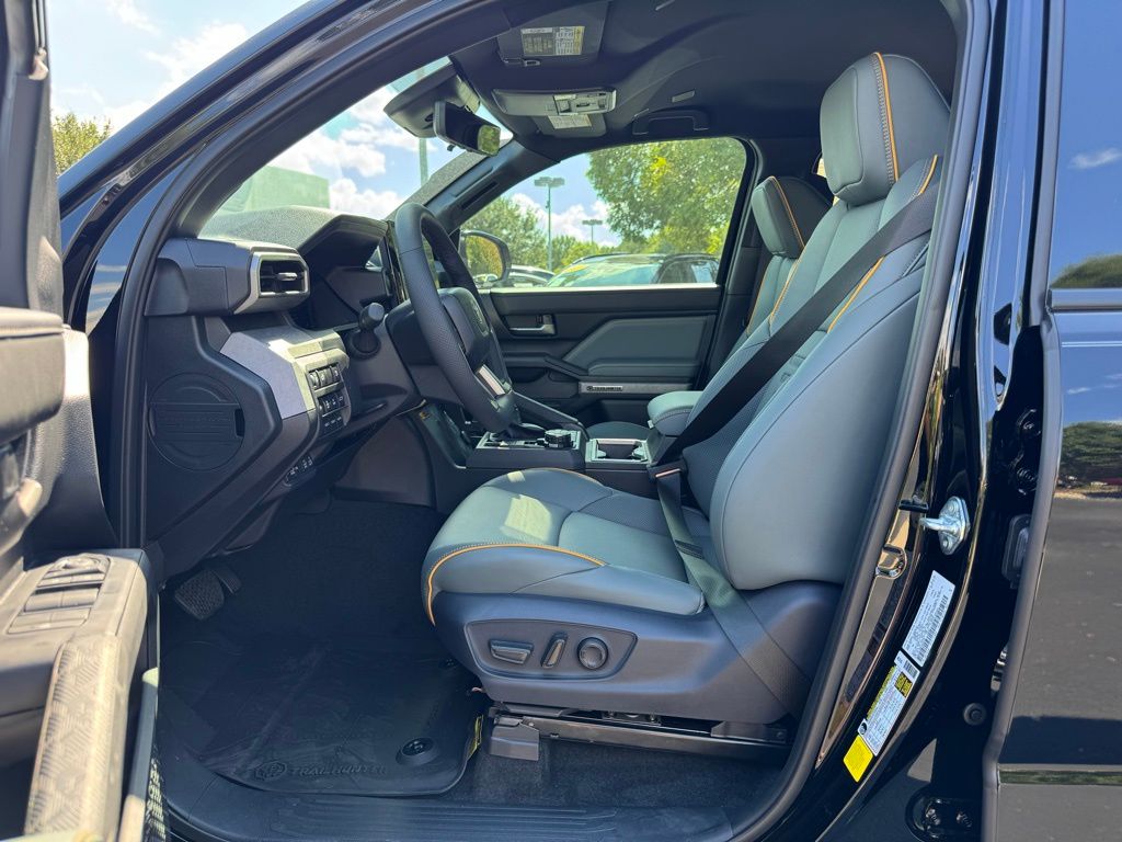 2025 Toyota Tacoma Trailhunter Double Cab photo 16