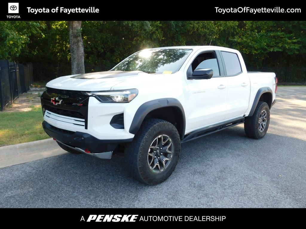 Summit White 2024 Chevrolet Colorado Pickup Truck Four-Wheel Drive 8-Speed Automatic