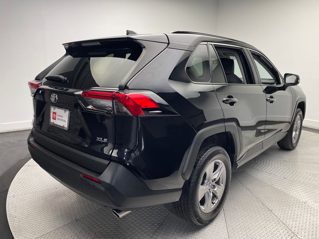 2023 Toyota RAV4 XLE 5