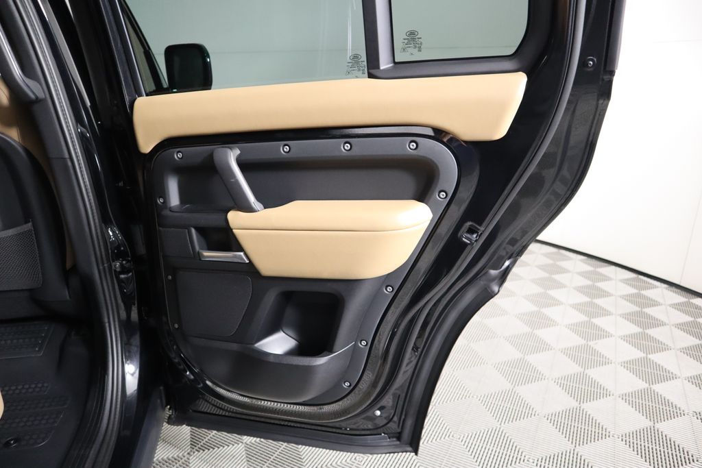 2025 Land Rover Defender 110 29