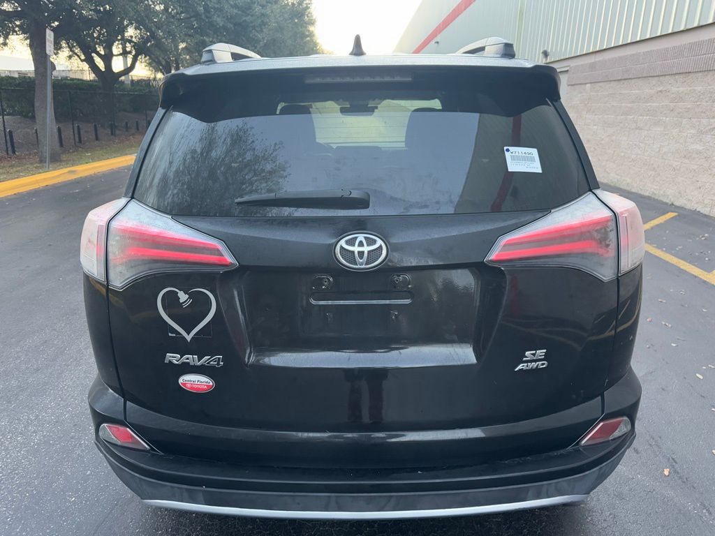 2018 Toyota RAV4 SE 4