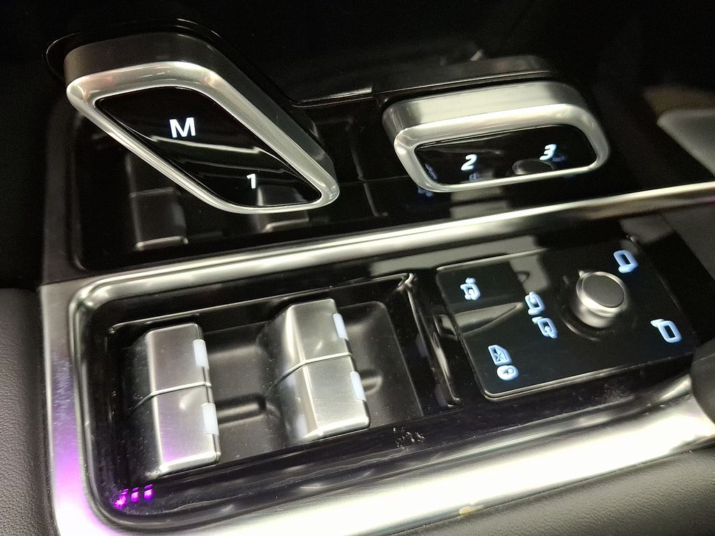 2023 Land Rover Range Rover SE 26