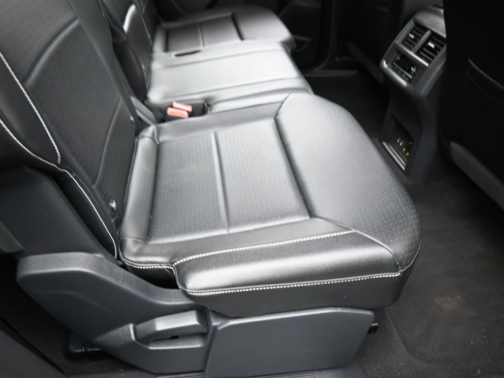 Used 2021 Gray Volkswagen 3.6L V6 SE w/Technology image 39