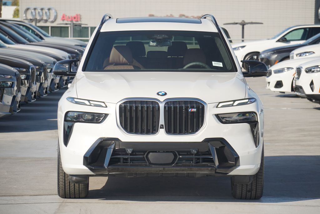 2025 BMW X7 M60i 2