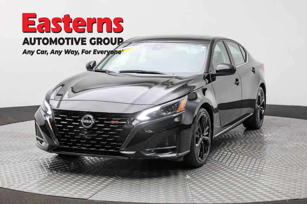 2023 Nissan Altima SR's photo