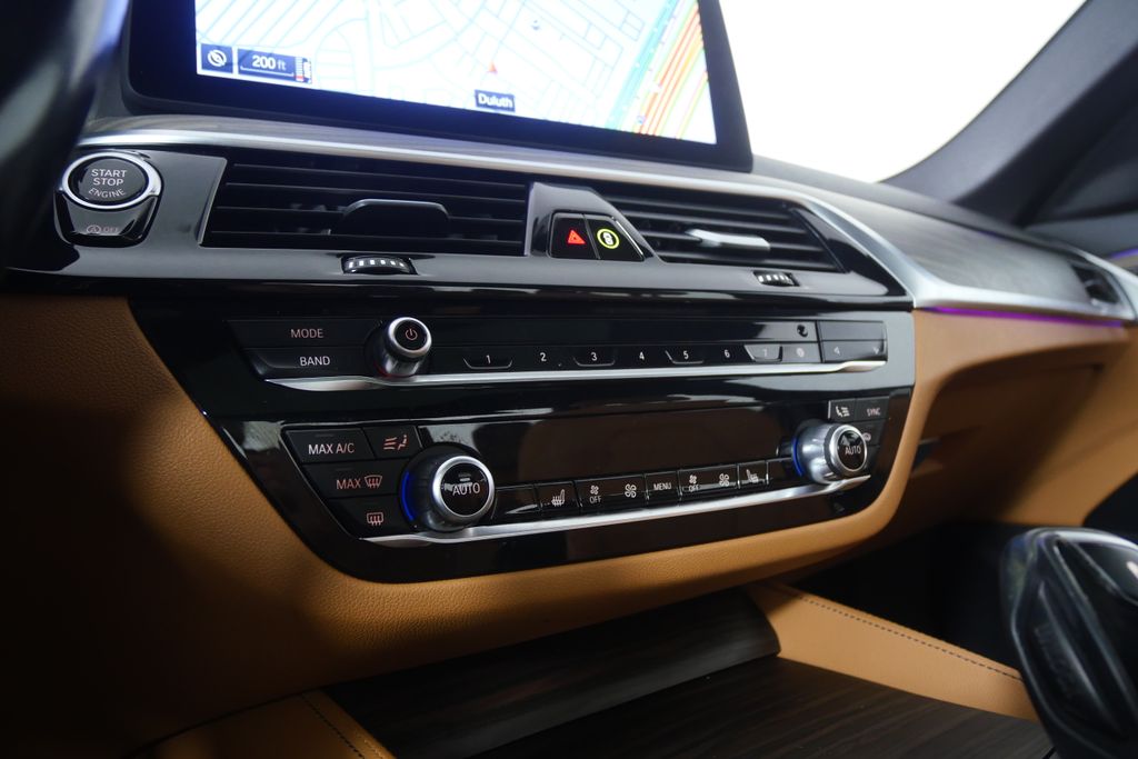 Thumbnail: 2023 BMW 5 Series - 22