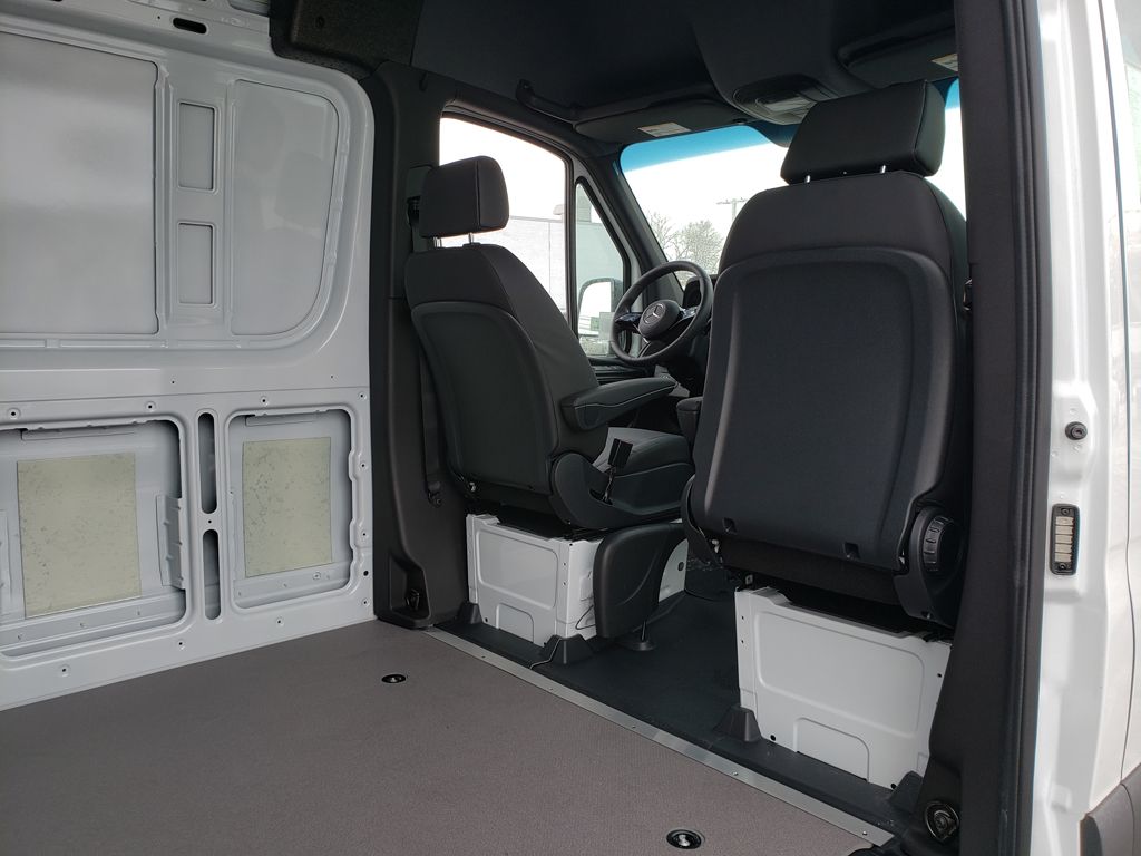 Thumbnail: 2026 Mercedes-Benz Sprinter - 14