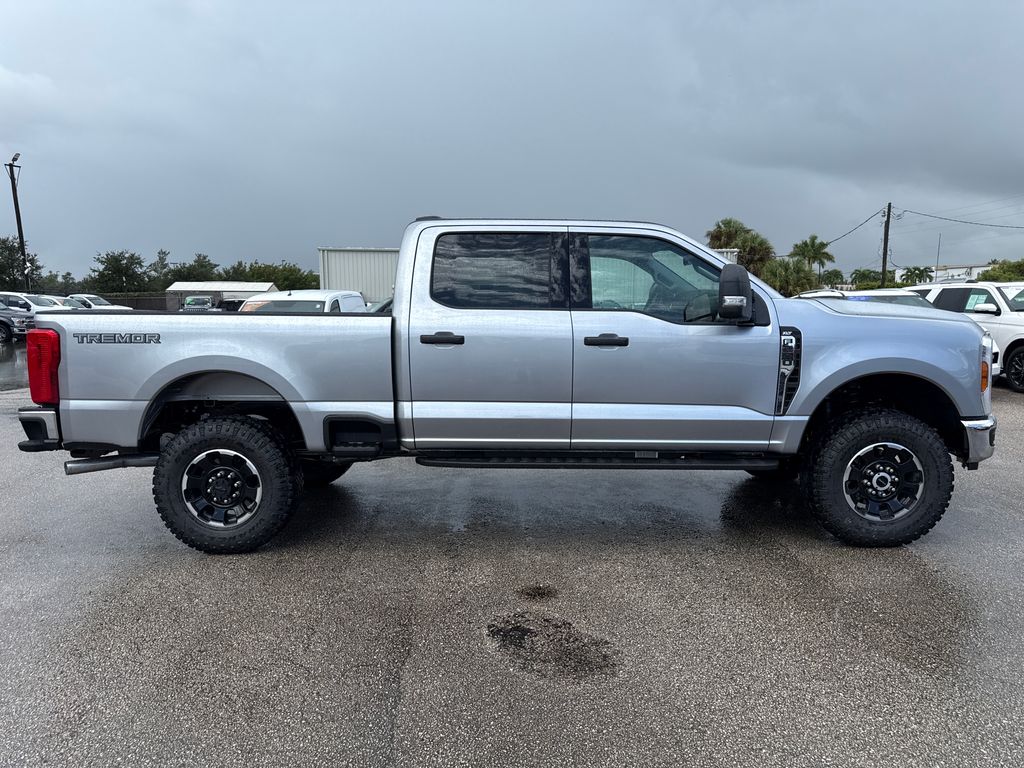 2027 Iconic Silver Metallic Ford Super Duty F-250 SRW XLT 4X4 Truck