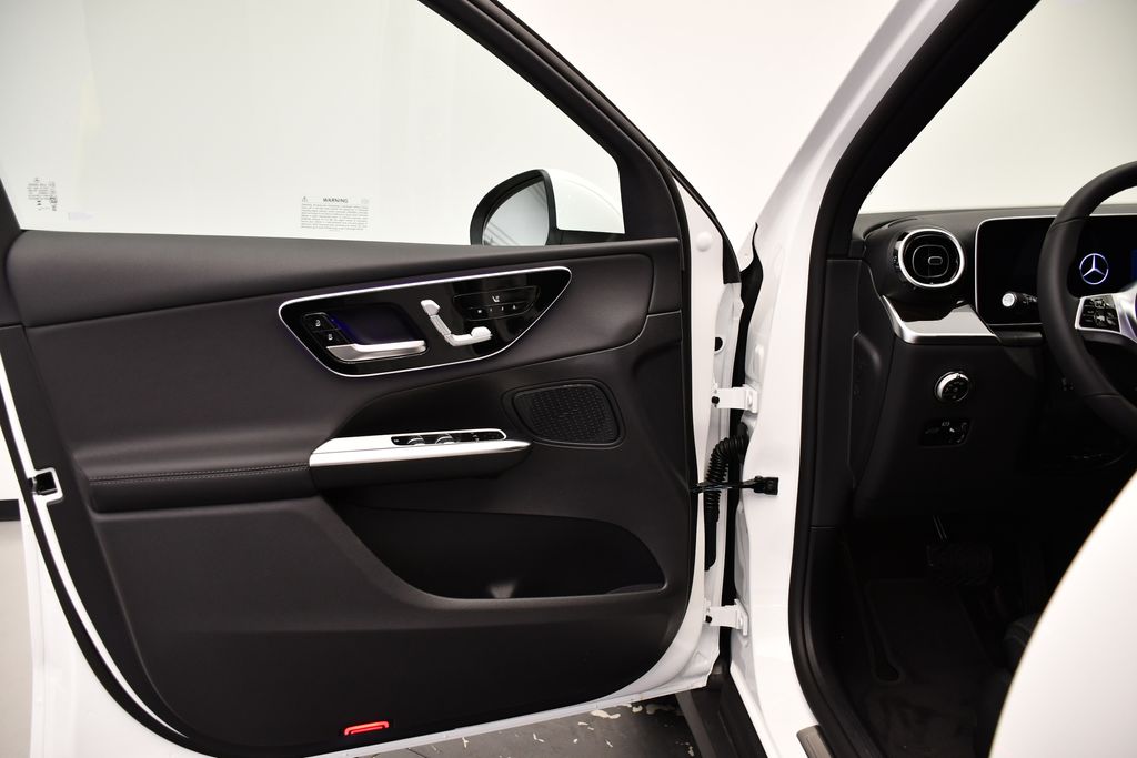 Thumbnail: 2025 Mercedes-Benz GLC - 29