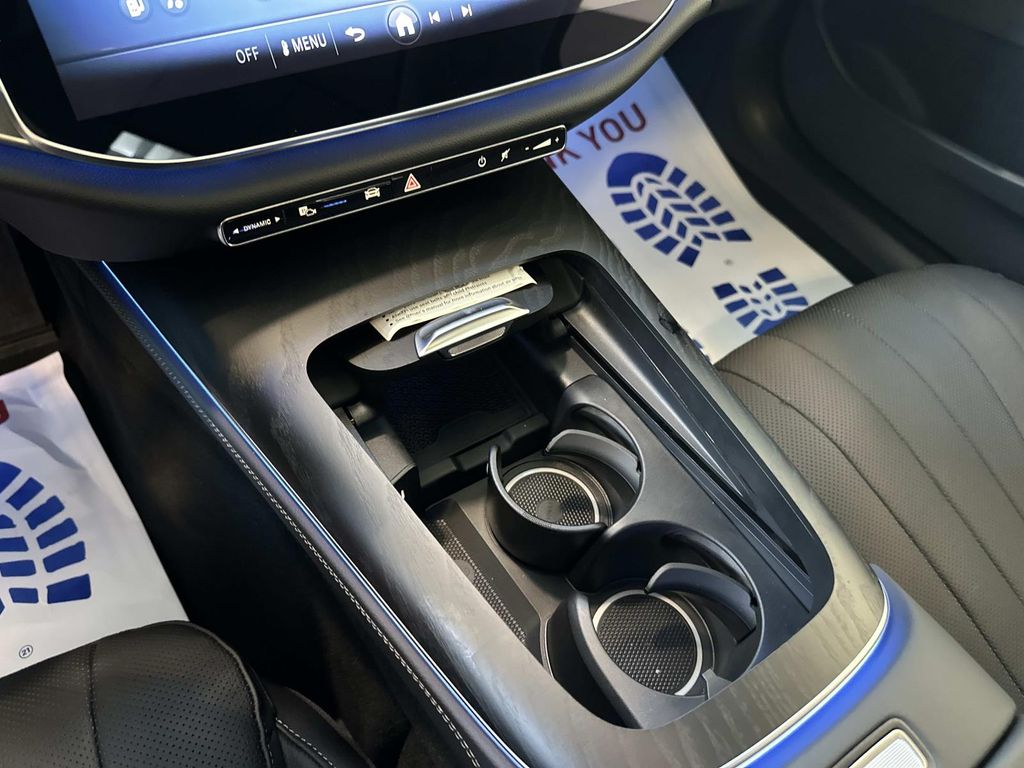 Thumbnail: 2025 Mercedes-Benz E-Class - 10