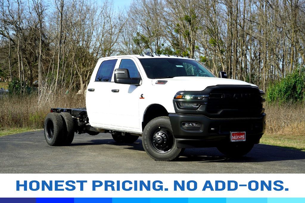 Bright White Clearcoat 2026 RAM 3500 Chassis Pickup Truck Four-Wheel Drive 8-Speed Automatic