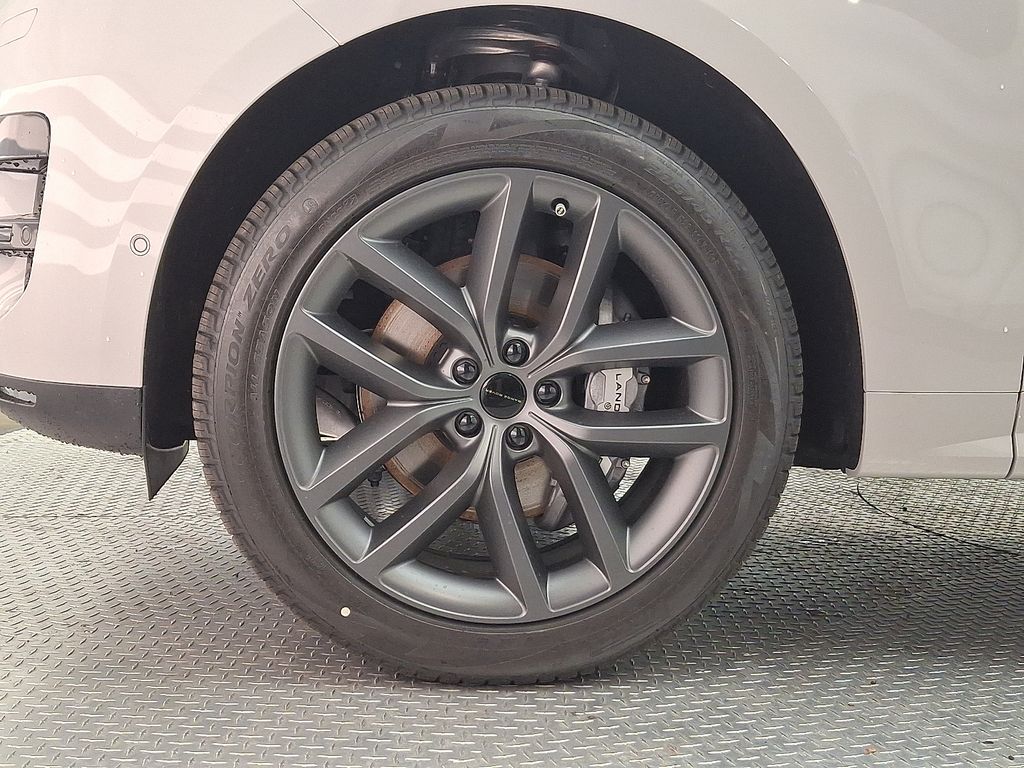 Thumbnail: 2026 Land Rover Range Rover Sport - 5