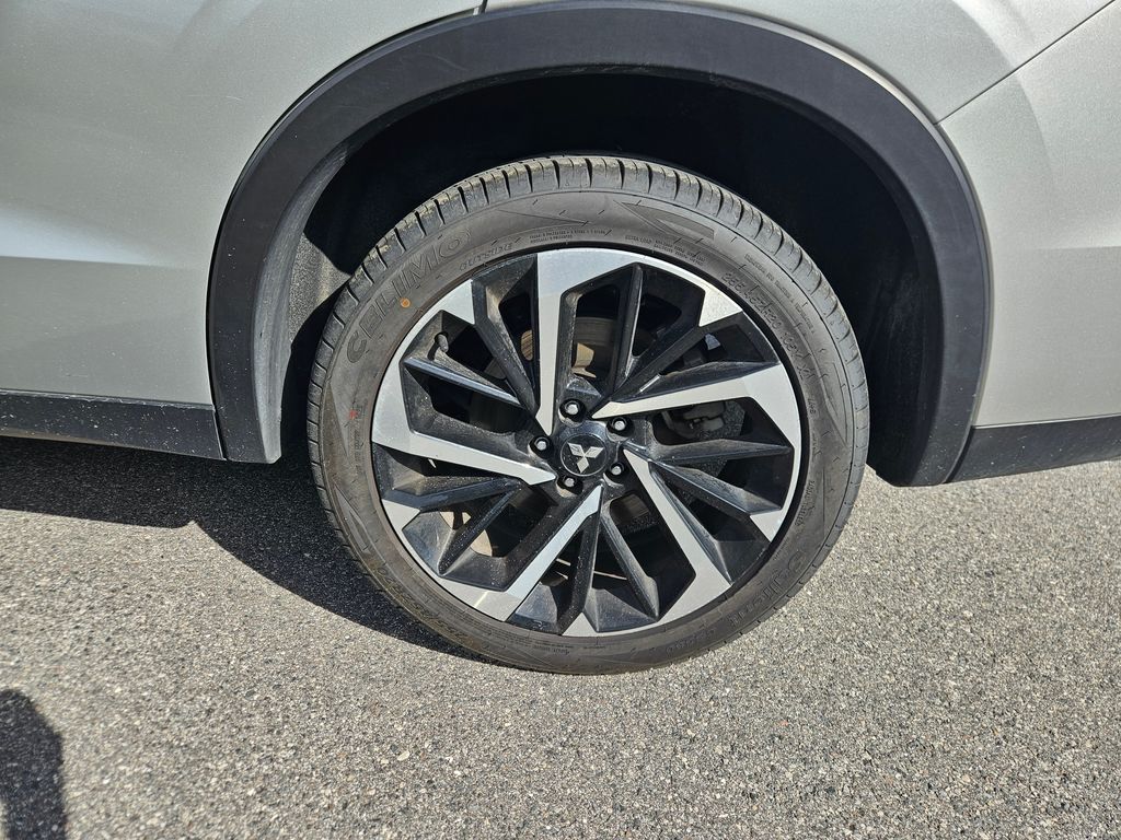 Thumbnail: 2024 Mitsubishi Outlander - 9