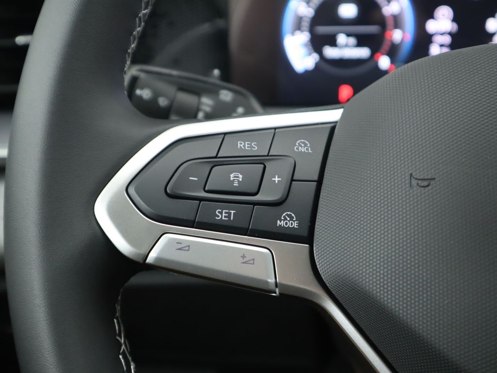 Thumbnail: 2025 Volkswagen Tiguan - 11