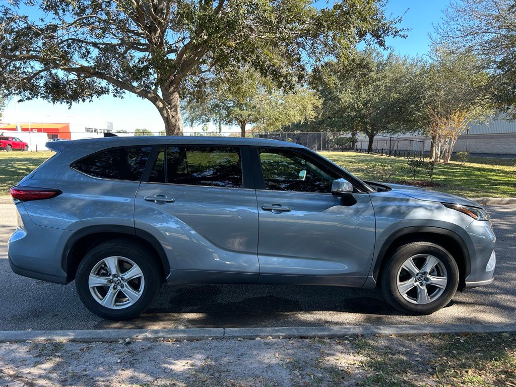 Thumbnail: 2023 Toyota Highlander - 6