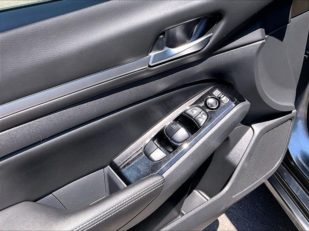 2023 Nissan Altima — photo 10