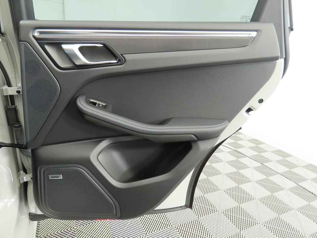 Thumbnail: 2022 Porsche Macan - 28