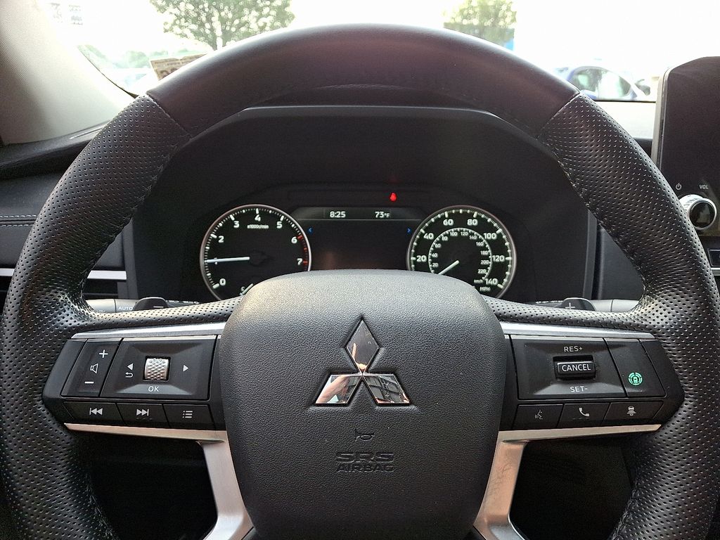 Thumbnail: 2022 Mitsubishi Outlander - 19