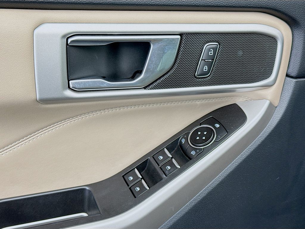 Thumbnail: 2022 Ford Explorer - 23