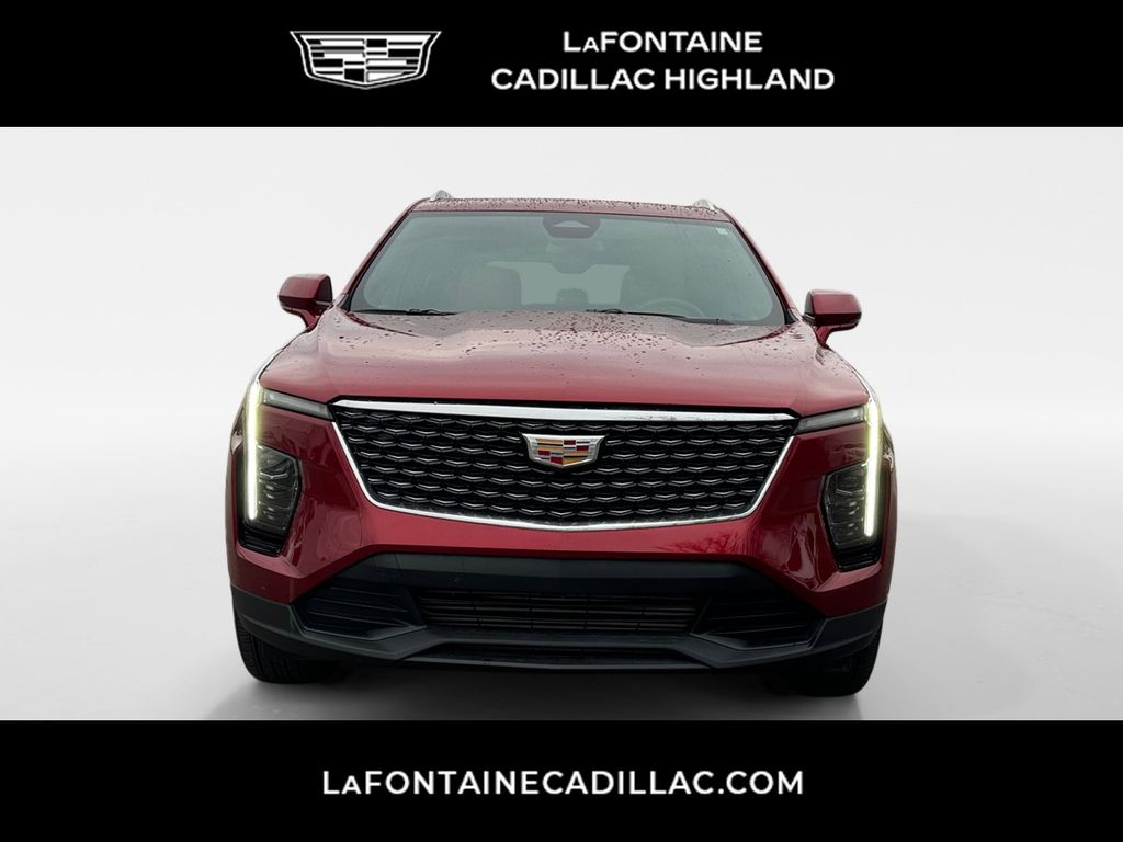 2024 Cadillac XT4 Luxury 2