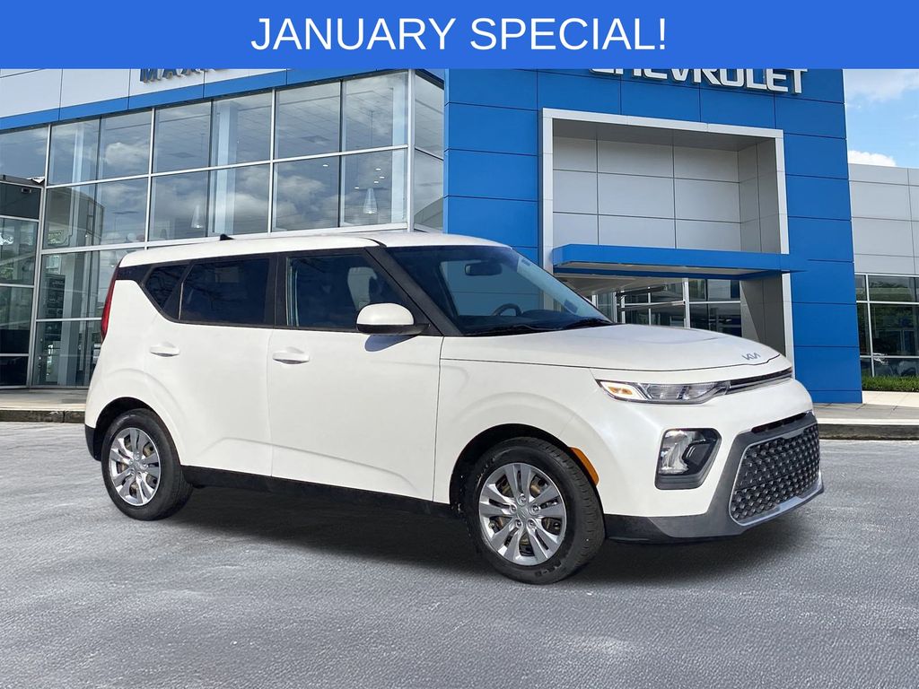 2022 Kia Soul LX's photo