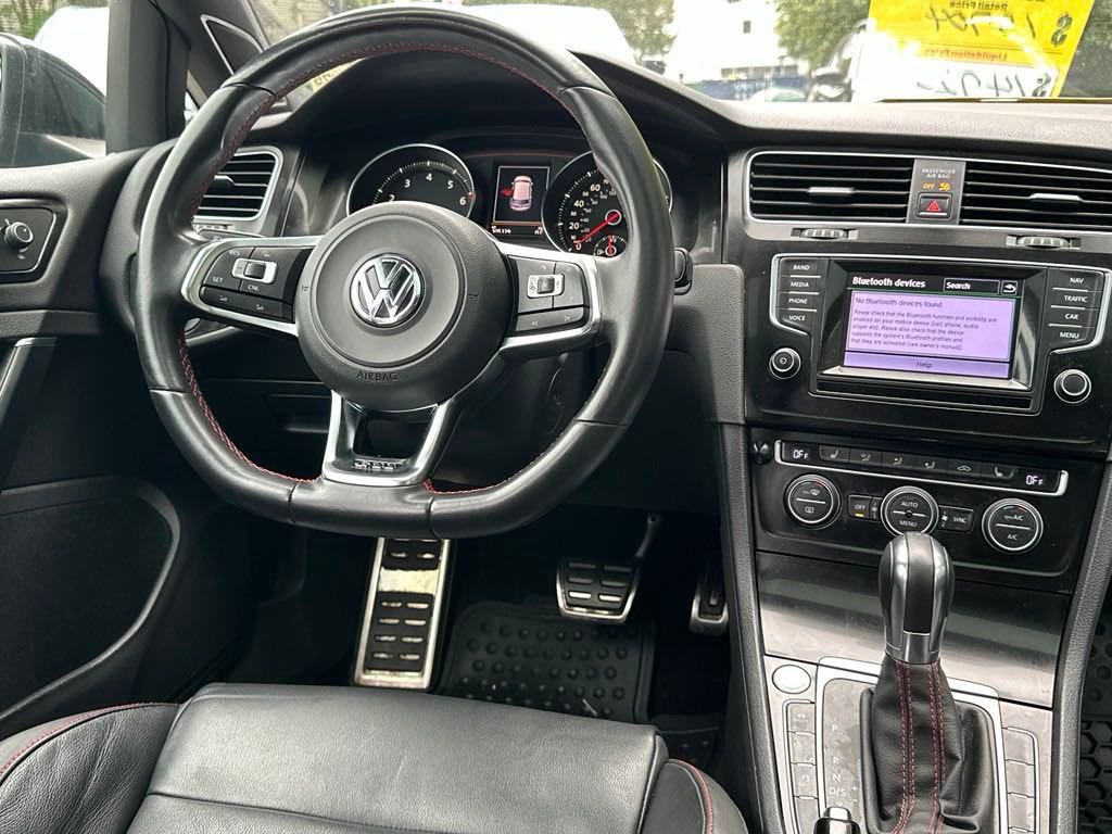 2015 Volkswagen Golf GTI Autobahn 12